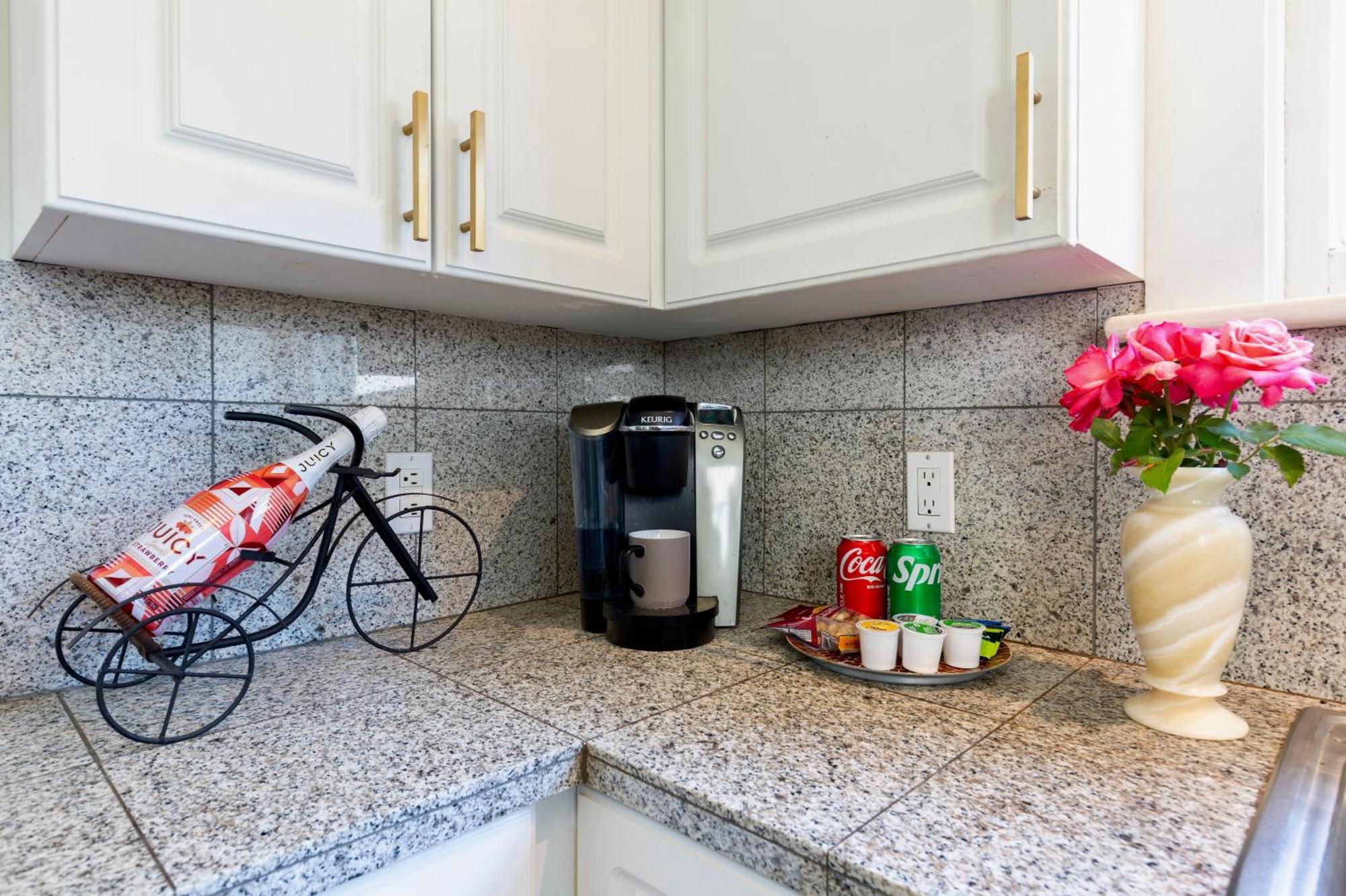 Vintage 3 Bedroom Home In Prime Eastlake Seattle With Private Parking Bagian luar foto
