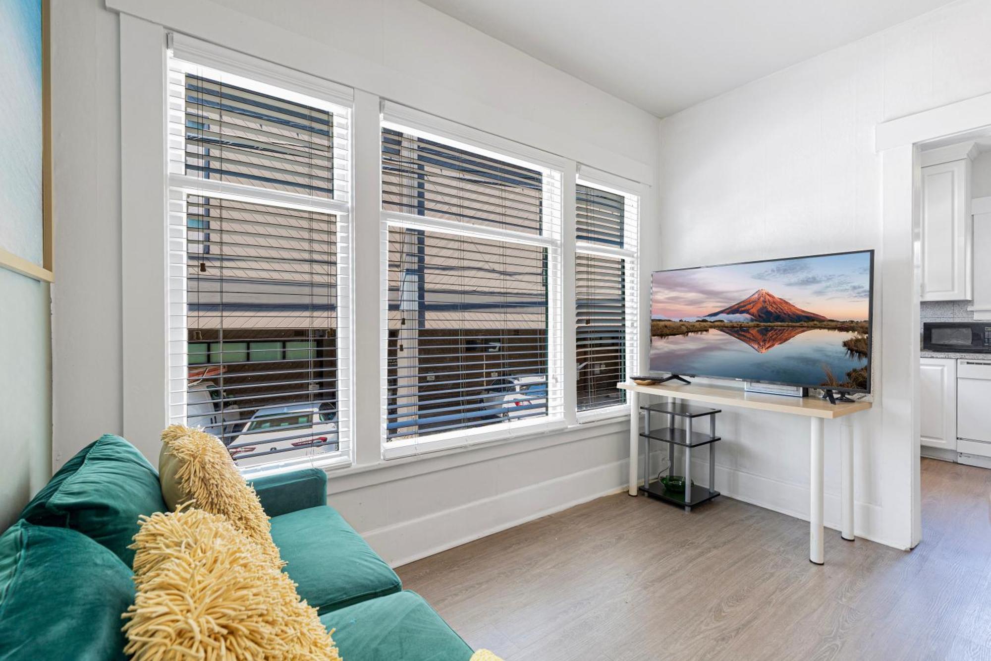 Vintage 3 Bedroom Home In Prime Eastlake Seattle With Private Parking Bagian luar foto