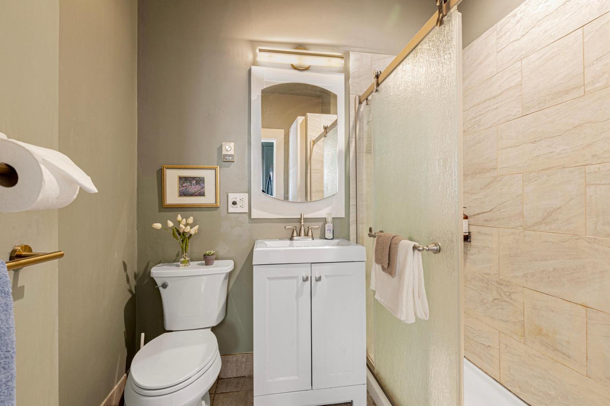 Vintage 3 Bedroom Home In Prime Eastlake Seattle With Private Parking Bagian luar foto