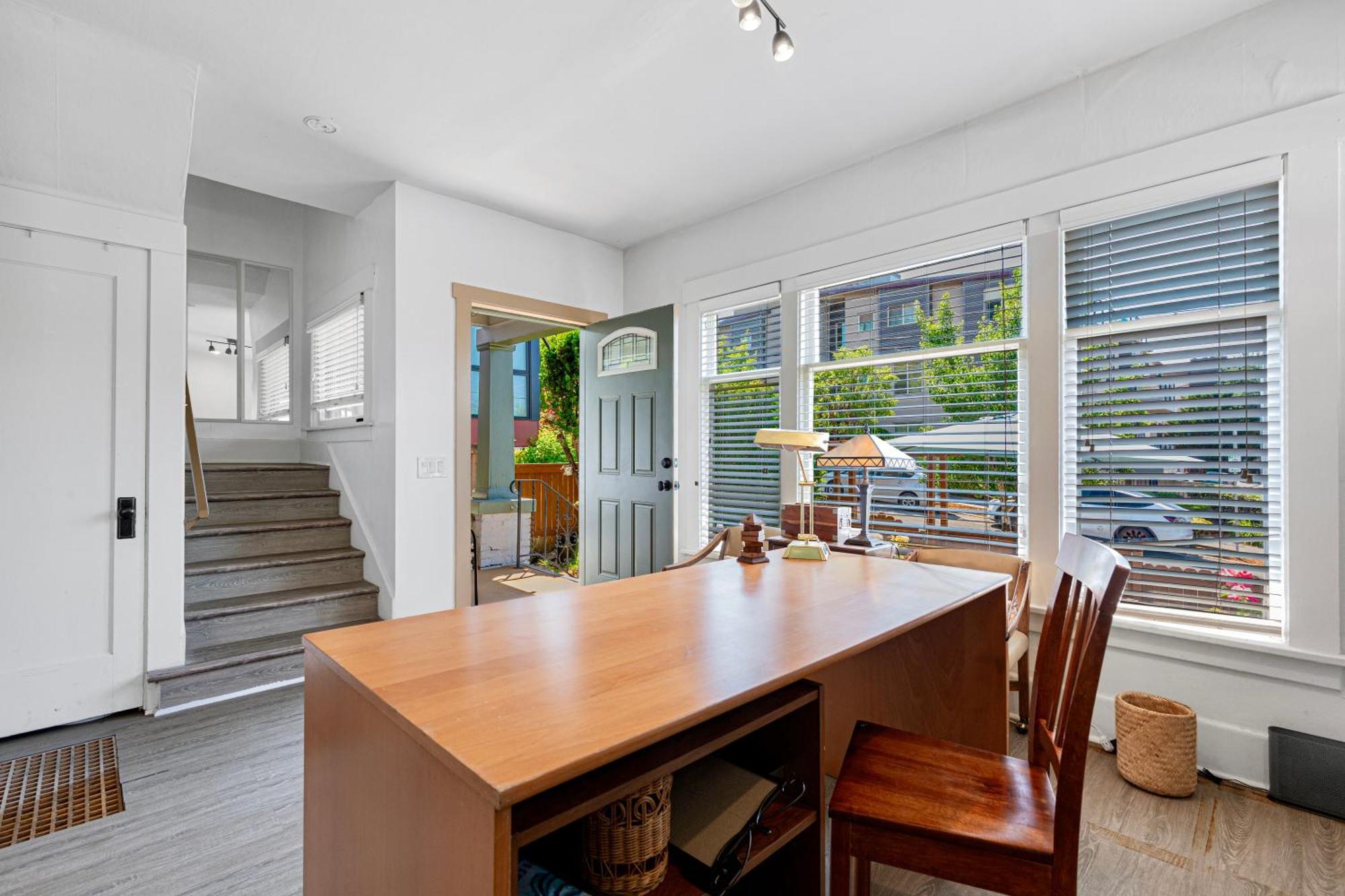 Vintage 3 Bedroom Home In Prime Eastlake Seattle With Private Parking Bagian luar foto